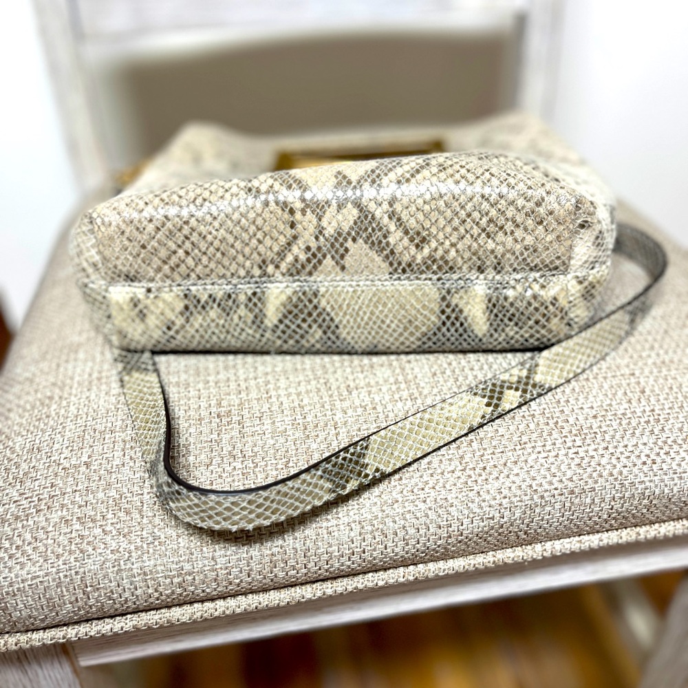 Michael Kors crossbody/Clutch, EUC, snakeskin pattern, soft, heavy feel - Picture 11 of 14